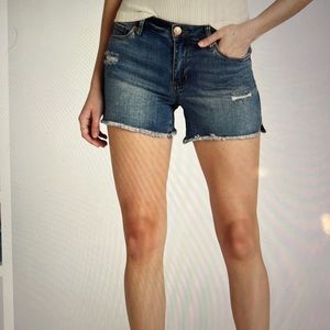 Aubrey mid rise gray hem boyfriend short with side slit